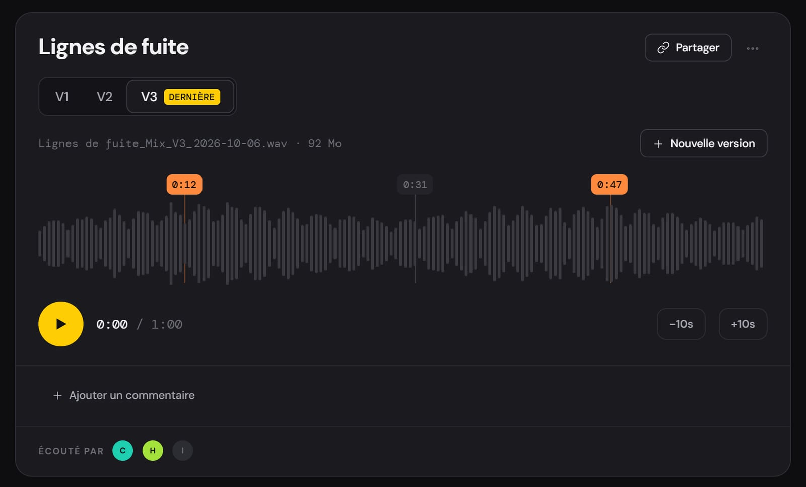 Page d'un morceau dans R-Send vue par l'ingé son, avec les versions V1 à V3 en onglets, trois repères de commentaires sur la waveform et les membres du groupe qui ont écouté