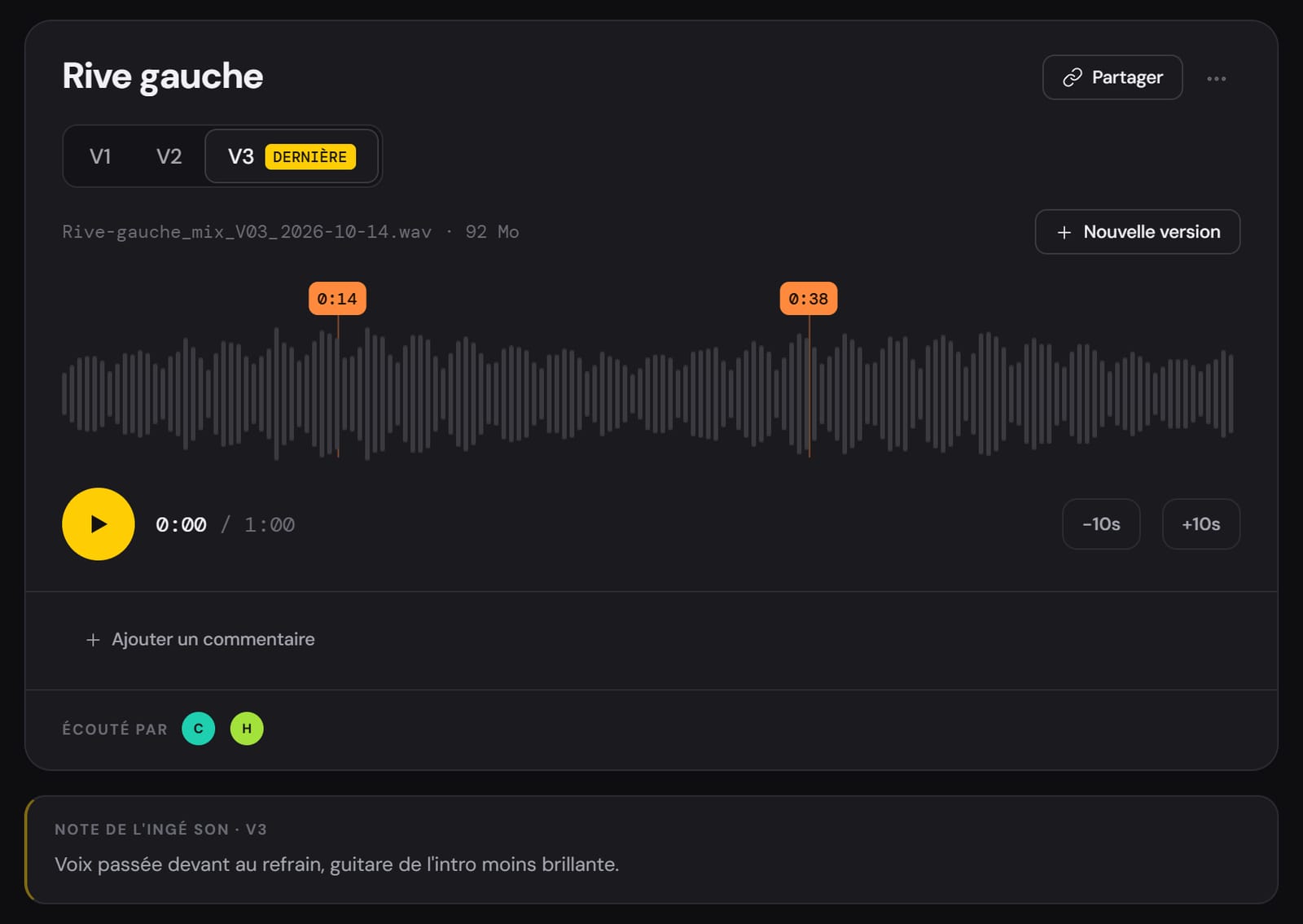 Page du morceau « Rive gauche » dans R-Send vue par l'ingé son, avec les onglets V1, V2 et V3, le nom du fichier envoyé Rive-gauche_mix_V03_2026-10-14.wav, deux commentaires à 0:14 et 0:38 sur la waveform et la note de version de la V3